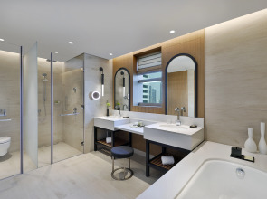 Отель Double Tree by Hilton Dubai Business Bay