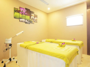 Yarra Ocean Suites Danang