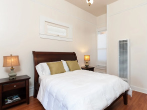 Gorgeous 4 Bedroom Victorian Townhouse