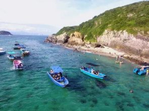 Shuangyue Bay is home to Haimei Hotel