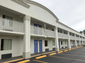 Motel 6 Opelika, AL