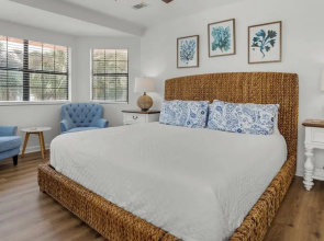 3 Minutes to 30A Beaches; Pretty in Pink Seagrove Home