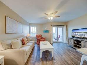 Luxury Condo in the Action of Orange Beach With Pool and Beach Access