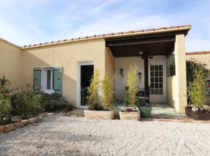 Attractive Holiday Home With Shared Pool in the Luberon