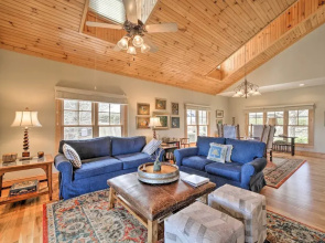Beautiful Lake Glenville Townhome w/ Mountain View
