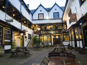 The New Inn by Roomsbooked