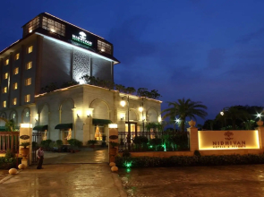 Nidhivan Sarovar Portico Vrindavan