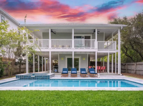 Dolphin Days by Avantstay Pool, 0.2mi to Beach!