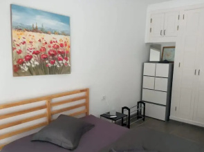 Front Line Seafront Apartment With all day Sun!