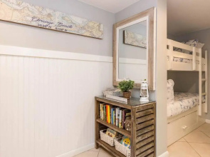 Fourwinds 502 -Stylish Beachfront Condo w/Hall Bunks No Elevator from 4/4-5/24