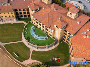 Zipeng Mountain Guangyuan International Conference Center