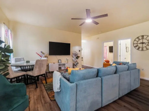 Family-friendly 3BR w/ Hot Tub & Games