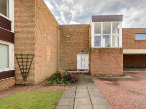 Corrin - Chic 1 Bedroom Apartment