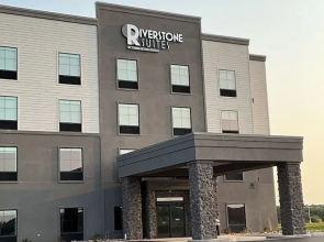 Riverstone Suites - Chippewa Falls