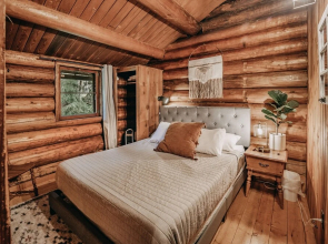76GS - Genuine Log Cabin - WI-FI - Pets Ok - Sleeps 4