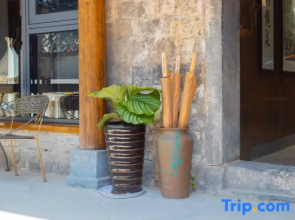 Xidi Ruiyuanfu Boutique Hostel