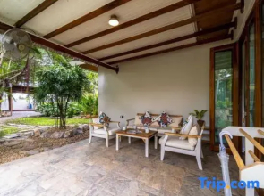 Secluded Oasis for Family and Friends (BM5)