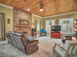 Dog-friendly Family Home Steps to Norris Lake