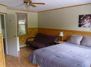 Peacock Villa Motel