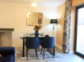 Cabot Mews Apartment 7