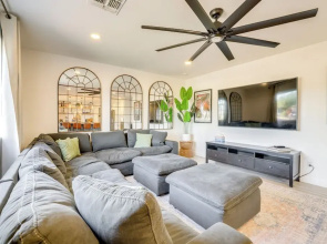 Families w/ Pets Welcome! Home 4 Mi to Dtwn Tempe