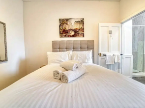 Host Stay Hills Studio