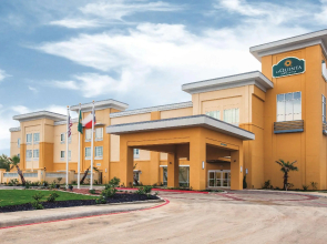La Quinta Inn & Suites by Wyndham Cotulla