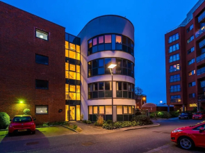 Impeccable 2-bed Apartment in Liverpool