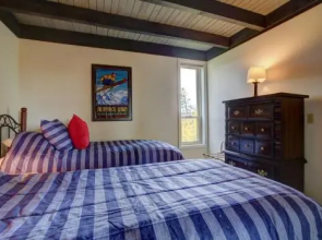 A203 Treehouse 2 Bedroom Condo by Redawning