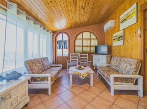 Un Giardino Su Pareti a few hundred meters from the beach with parking space and garden-UN GIARDINO SU PARETI