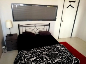 PORT very near fast Wi-Fi Netflix ROOM2