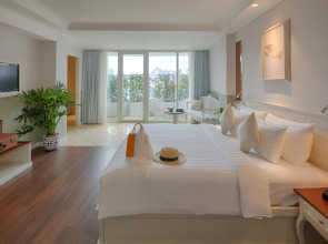 Au Lac Charner Hotel