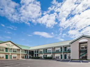 Colonial Crest 107 - Great Location! - You Can Walk To Town! 1 Bedroom Condo by RedAwning