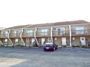 Crab Harbour 4 3 Bedroom Townhouse by RedAwning