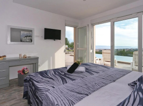 Stunning Home in Kucine With Wifi and 4 Bedrooms