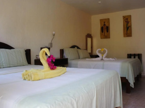 Las Brisas Hotel & Restaurant