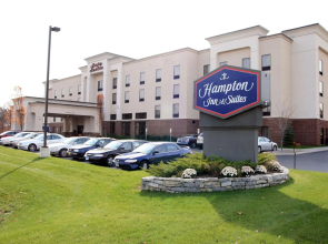 Hampton Inn & Suites Albany Airport