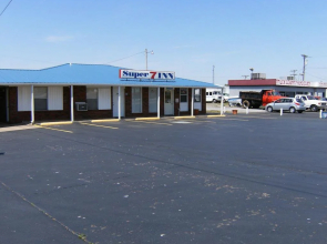 Super 7 Inn Cadiz
