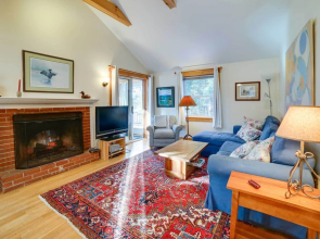 Lakefront Bradford Cottage w/ Dock, Near Skiing!