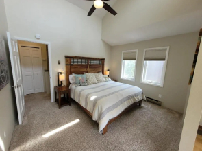Creekside Home - Contemporary 3br/3ba Home Walking Distance to Frisco Main St and Free Shuttle