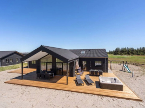 "Tom" - 950m from the sea in NW Jutland