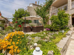 Apartments Matea - 20m from sea