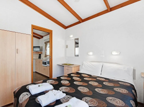 Golden Country Motel & Caravan Park