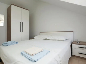 Beautiful Home in Pucisca With 3 Bedrooms and Wifi