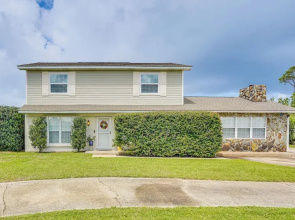 8 Mi to Beaches: Getaway w/ Pool in Panama City!