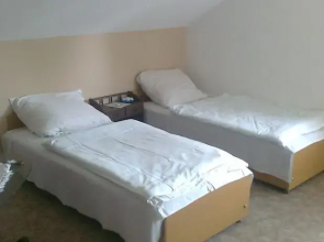Fenyvesi Medencés Villa
