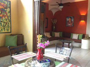 Newer & Roomy w/2 Pools. No Car Needed. Beaches, Restaurants & Shopping W/I walking distance. Taxis and buses abundant for reasonable price if needed