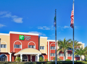 Holiday Inn Express & Suites Bradenton West by IHG