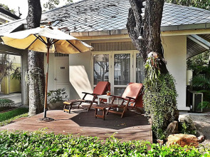 Baan Bayan Beachfront Hotel