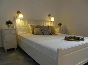 Chez Semiramis The Sun Touch House for 8 persons 5'min from the beach